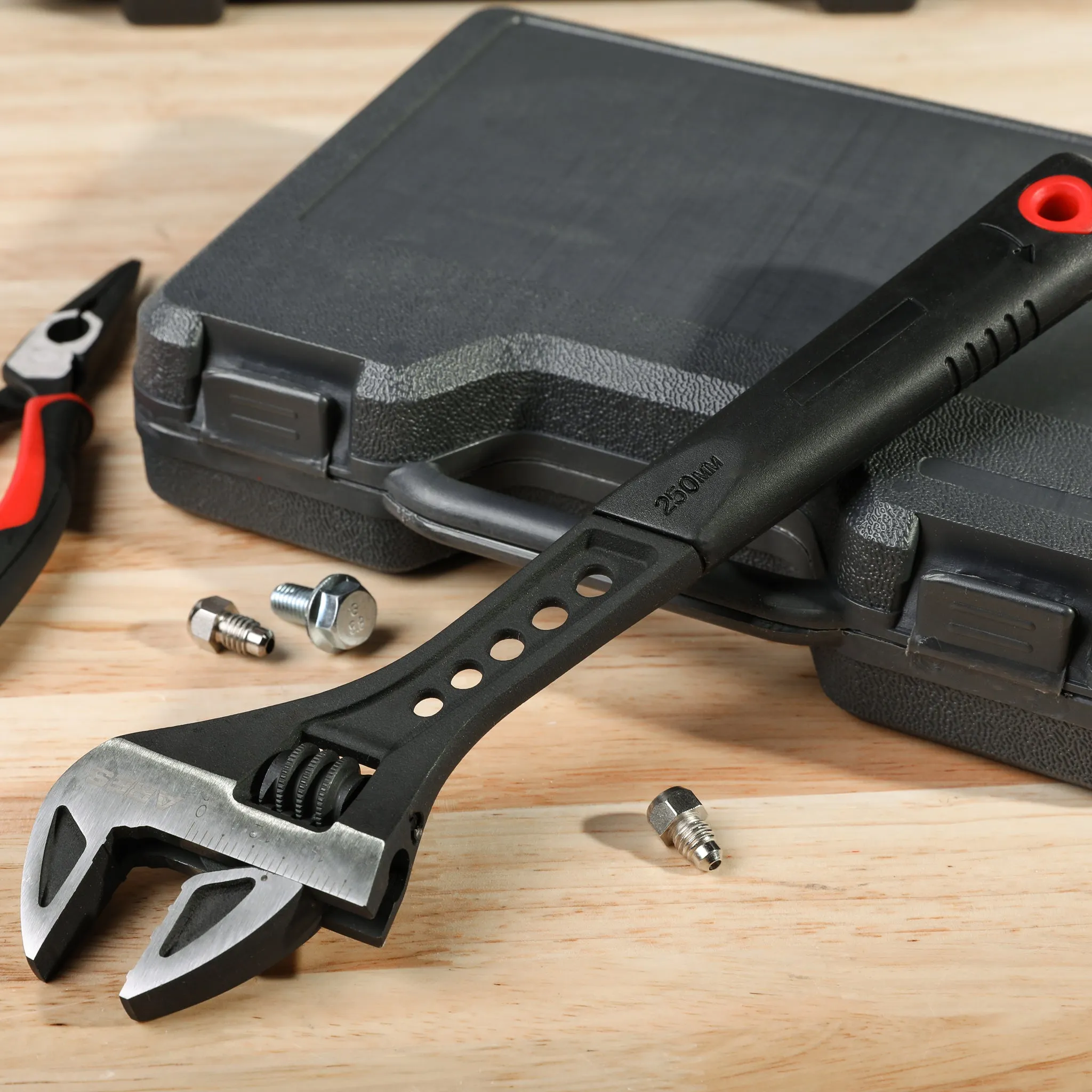 ARES 79003 - 10-Inch Adjustable Wrench