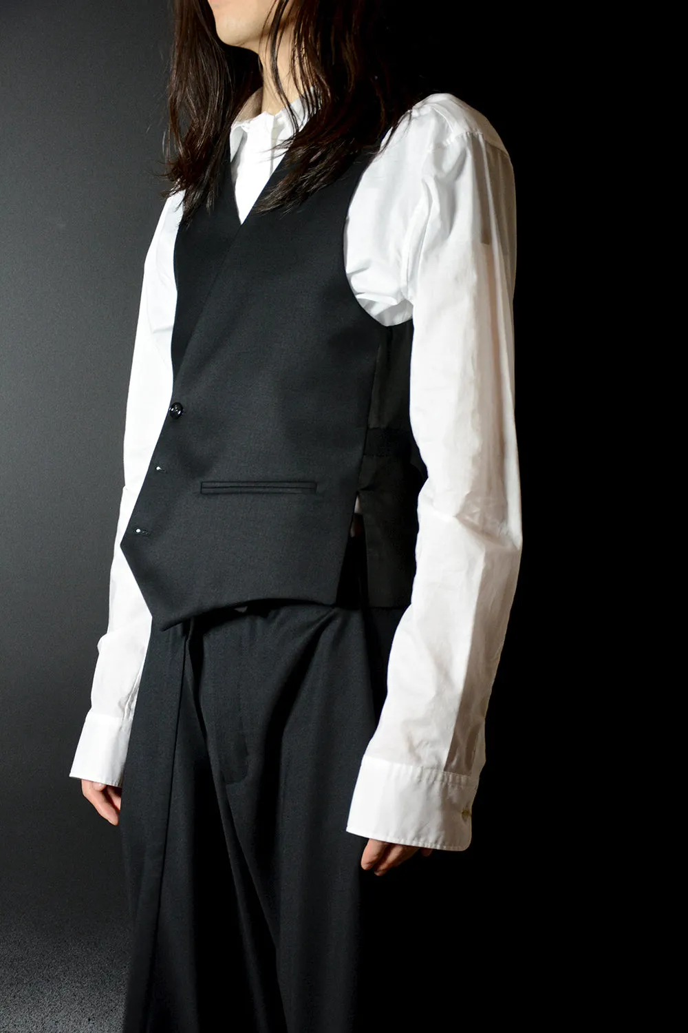 OVE ASYMMETRIC CLOUSURE WAISTCOAT