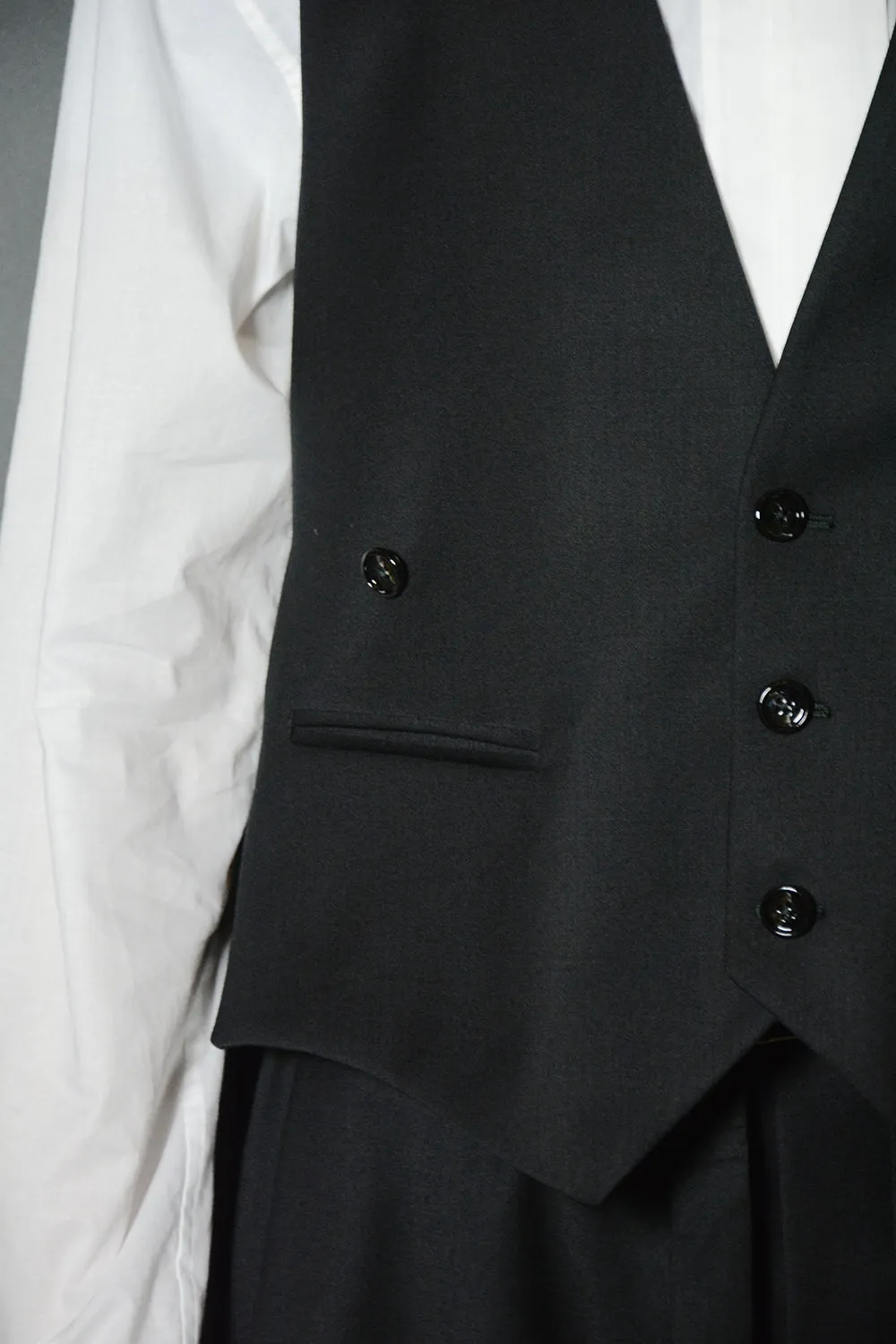 OVE ASYMMETRIC CLOUSURE WAISTCOAT